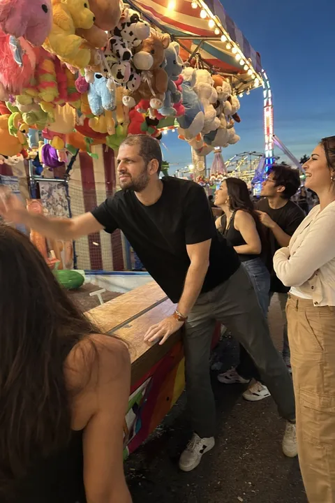 AI dating photo example: at a carnival game booth