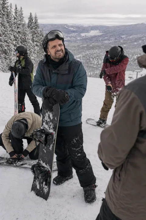 AI dating photo example: with a snowboarding crew on the mountain